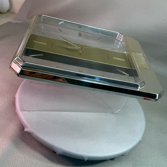 Heirloom Gold Wall Clock Chimes on House See Video Batteries Included - Picture 9 of 17